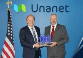 Unanet CEO Craig Halliday Accepts 2024 Wash100 Award From Execuive Mosaic CEO Jim Garrettson